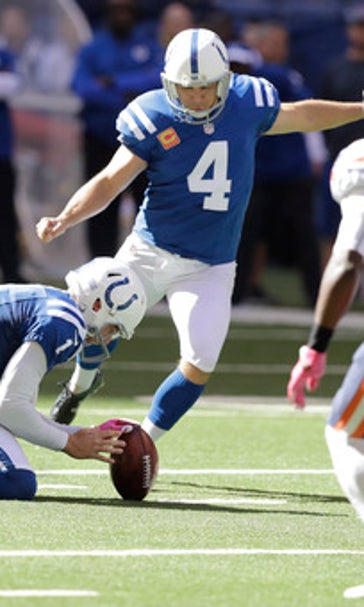 Vinatieri still kickin' it with 5 field goals in Colts' win